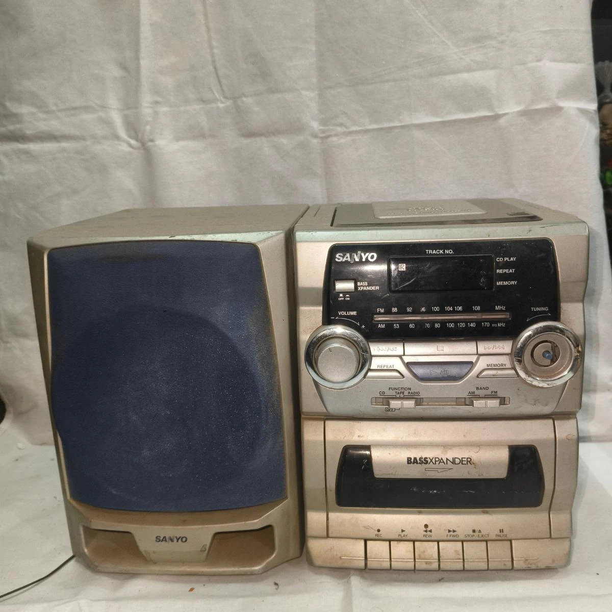 Sanyo Vintage Stereo System with Cassette and CD Player
