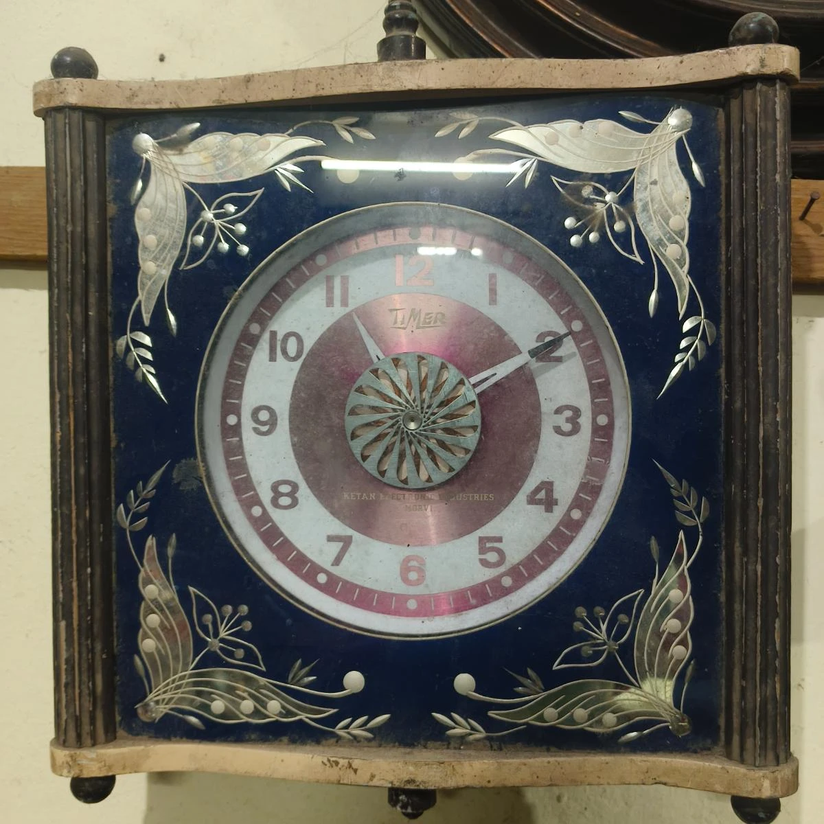 Vintage Decorative Wall Clock with Floral Inlay