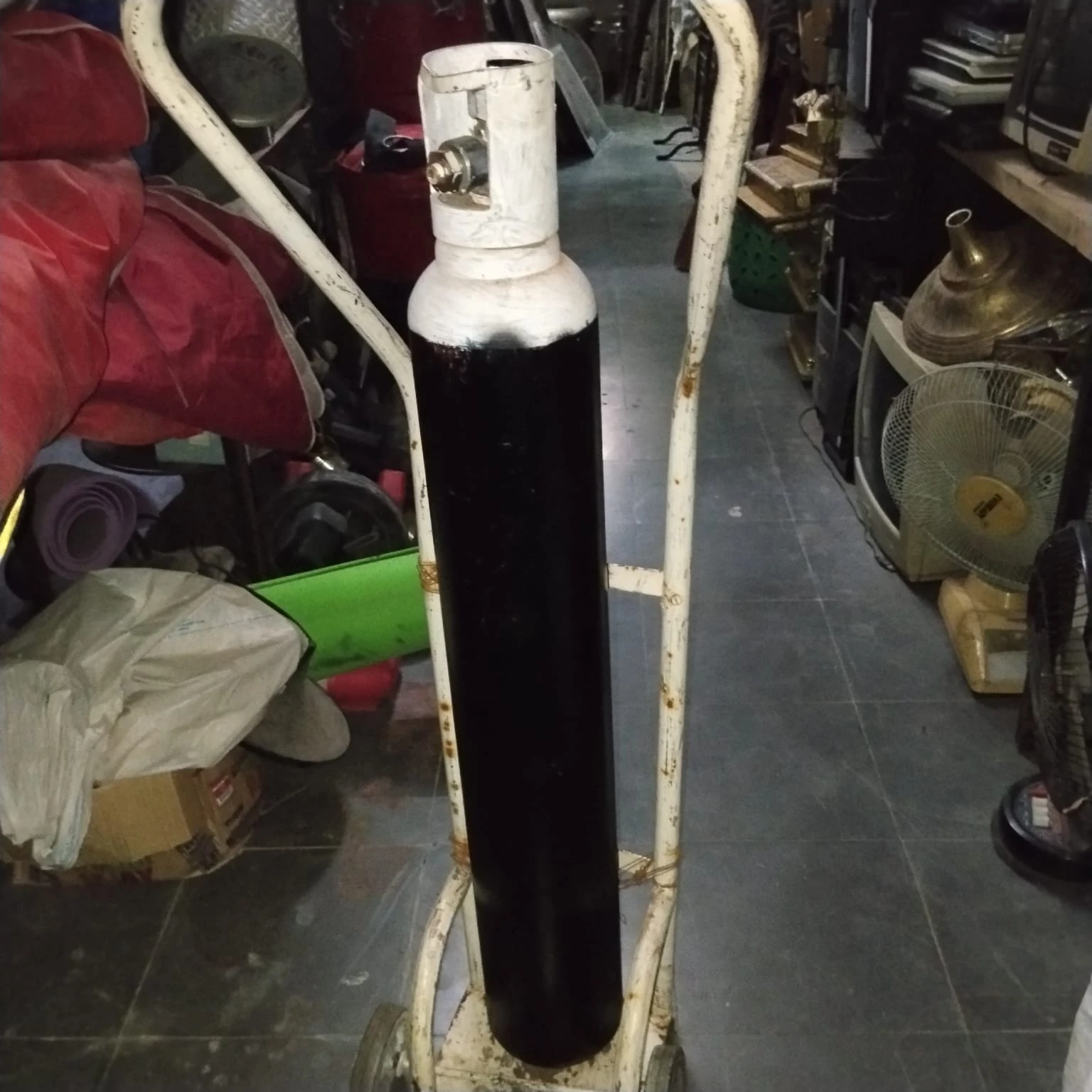 Medical Oxygen Cylinder on Hand Truck