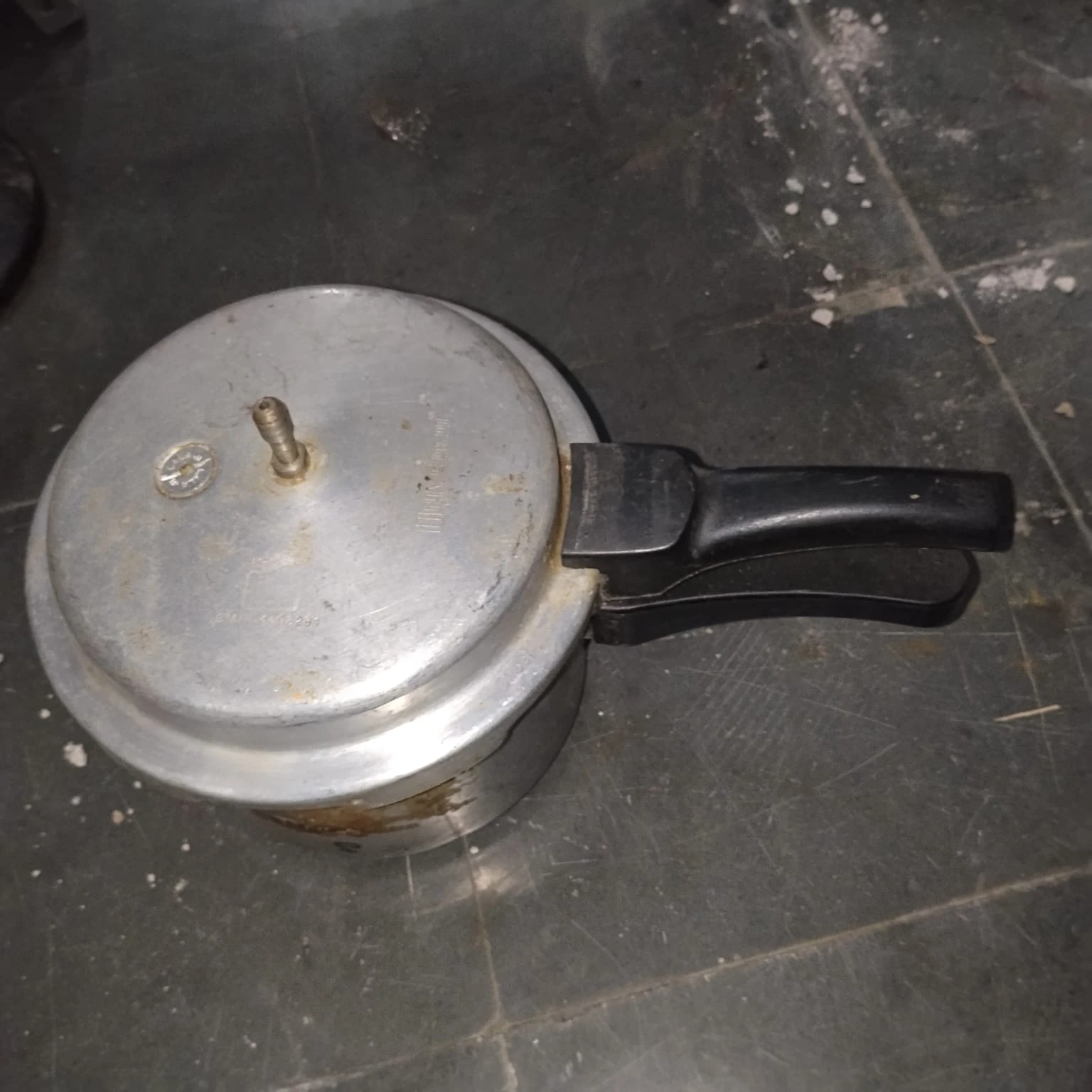 Traditional Aluminum Pressure Cooker with Black Handle