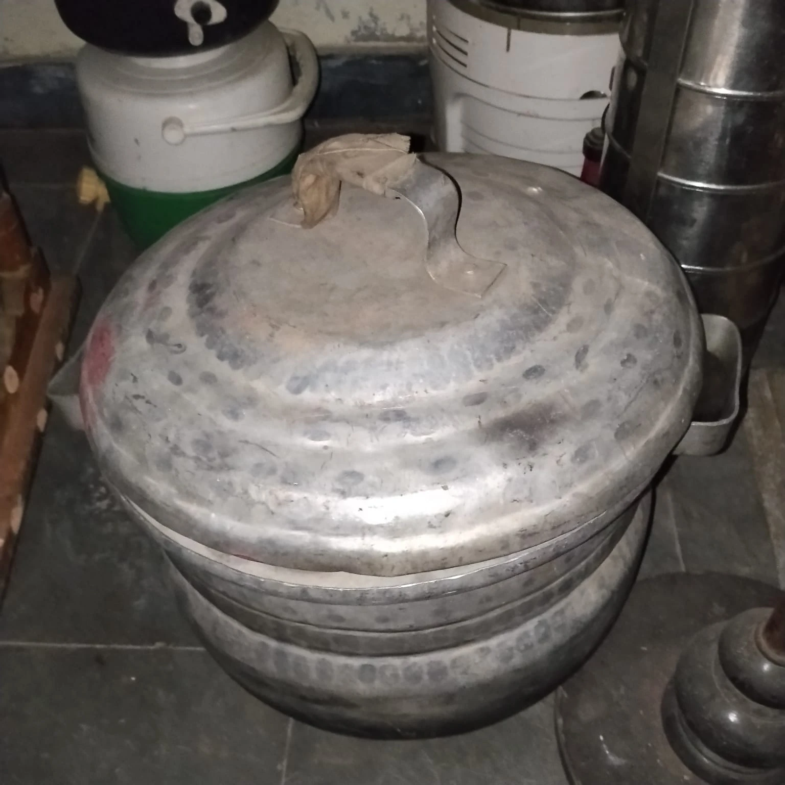 Traditional Aluminum Cooking Pot with Lid